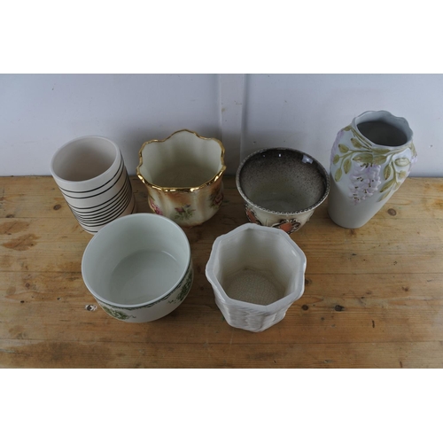 347 - An assortment of various ceramics.