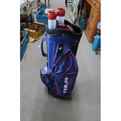 377 - A Dunlop Taylor golf bag.