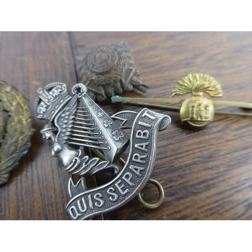 514 - A collection of 4 military buttons & badges.