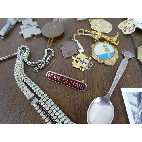 524 - A collection of various items to include pocket watches, fobs & more.