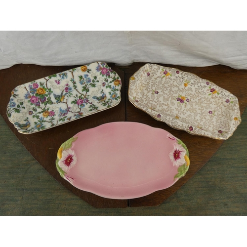 535 - A collection of 3 vintage sandwich trays, to include Royal Winton & more.