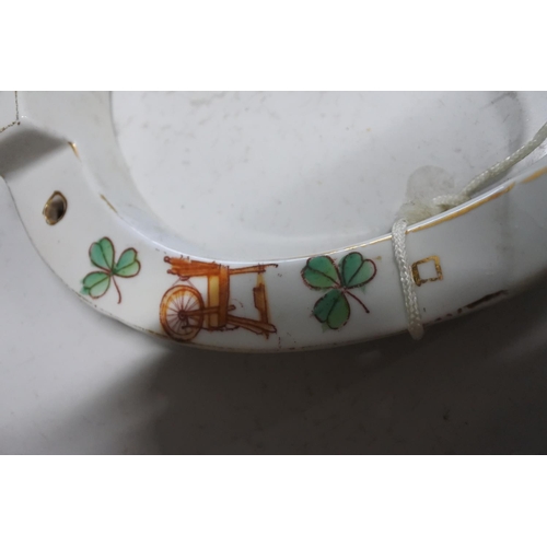 543 - A stunning antique hand painted ceramic horse shoe, 'Good Luck from Portrush'. (a/f)