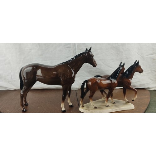 373 - A stunning Beswick ceramic horse and a Kirtwig horse and foal.