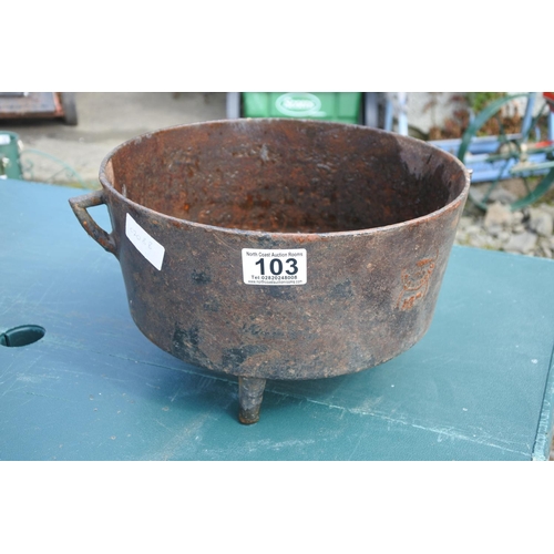 103 - An antique cooking pot, measuring 32cm in diameter.