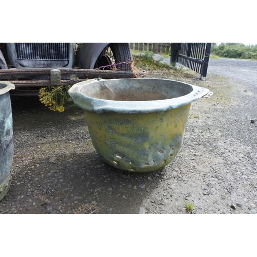 109 - A stunning large antique copper riveted planter, measuring 36cm(H) x 57cm(W) roughly.