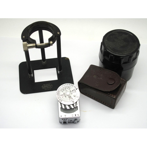 833 - Leitz Leica Auxiliary Device, for close ups, Leica Light Meter, in leather case, Leitz Magnifier.