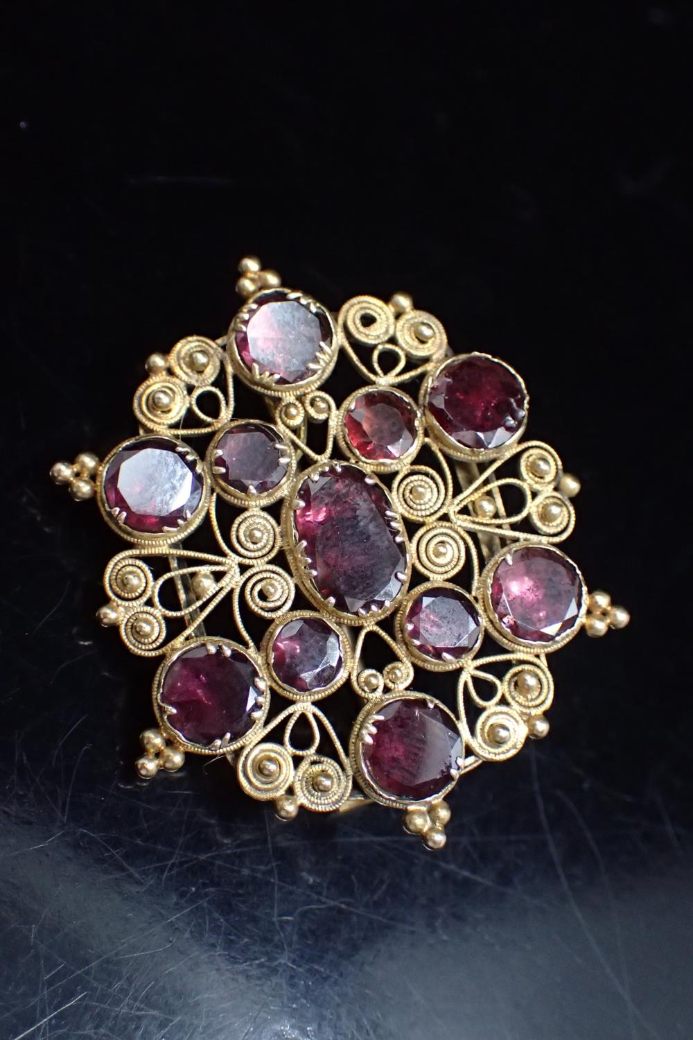 An antique garnet brooch approx. 9.5 grams (this may have been a clasp ...