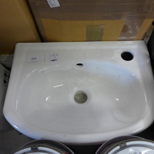 2048 - Small ceramic sink unit