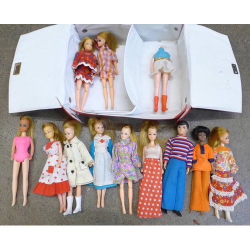 A collection of 1970's Palitoy Pippa dolls | Barnebys