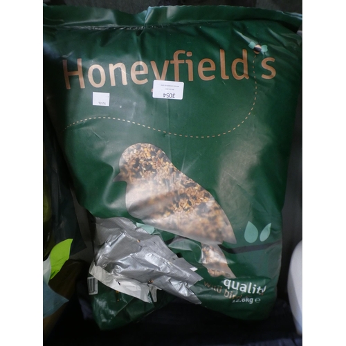 3054 - Honeyfield'S Quality Wild bird food   (238-79 )* this lot is subject to vat