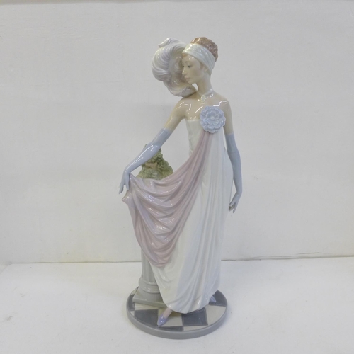 612 - A tall Lladro Hand Painted Porcelain Figure ' Socialite of the 20's ' Model No 5283, issued 1985 - 2... 