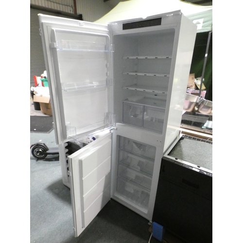 3020 - Zanussi 50/50 Fridge Freezer - Frost Free - model:- ZNHN18FS1, RRP £566.66 + VAT * This lot is subje... 