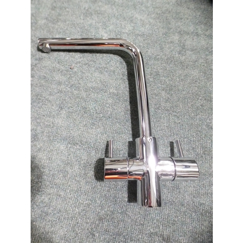 3058 - Phoenix Tap Chrome - High/Low Pressure (model:- 78CR490599BF4WN), RRP £90.84 inc. VAT * This lot is ... 