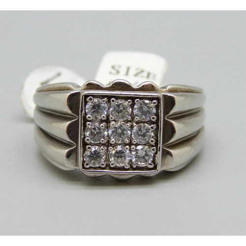 1090 - A silver stone set ring, size Y