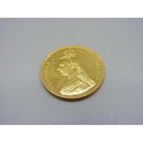 1091 - A Victorian 1887 £5 gold coin, 40g