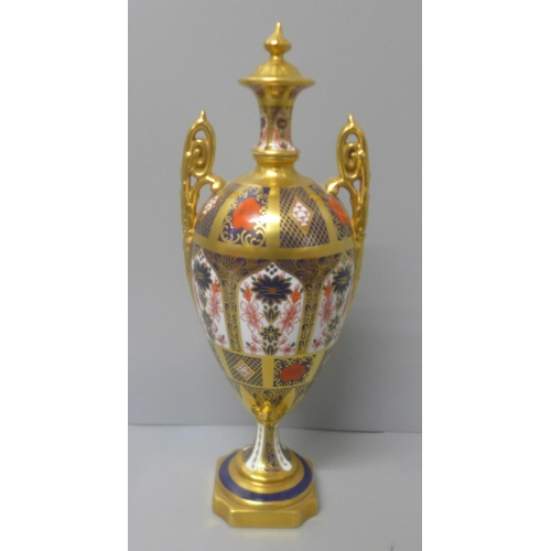 789 - A Royal Crown Derby Imari 1128 two handled vase, 31cm