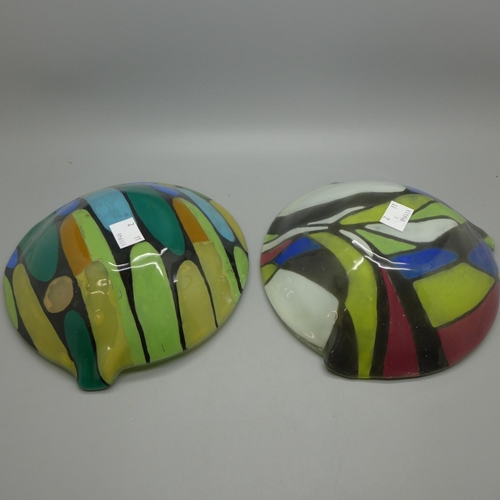 620 - A pair of 1970's studio glass bowls