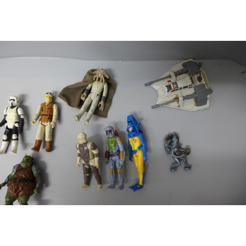 640 - A collection of vintage Star Wars figures