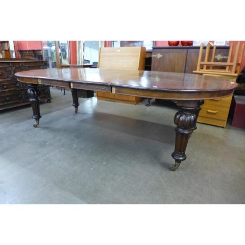 25 - A Victorian oak extending dining table