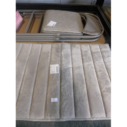 3014 - 2 Padded Folding Chairs, Paramount Bath Mat  (250A -145,195)  * This lot is subject to vat