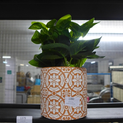 1368 - An artificial leaf plant in a cement pot, H 27cms (63098107)   #
