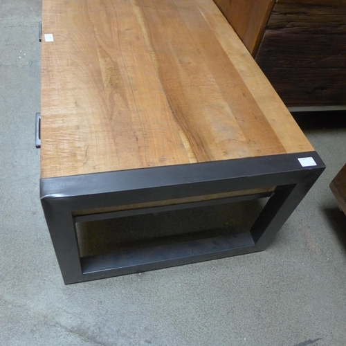 1433 - A Fire 2.0 coffee table