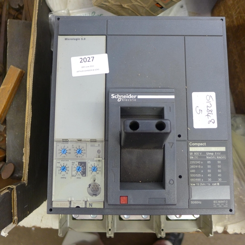 2027 - Schneider NS800N moulded case circuit breaker and accessories,  unused
