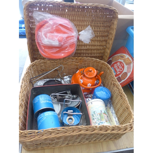 2058 - Vintage picnic basket, picnic set, gas stove and kettle