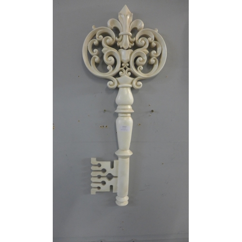 1359a - An antique white decorative key