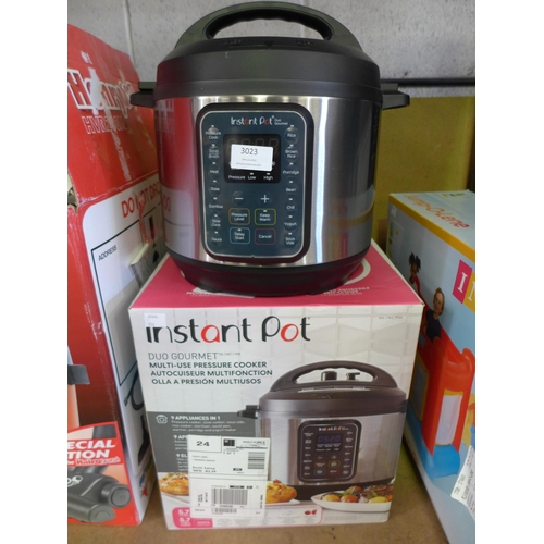 3023 - Instant Pot Gourmet        (254-88)   * This lot is subject to vat