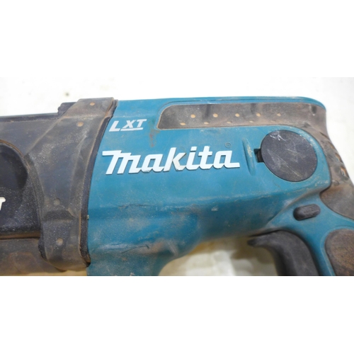 2036 - Makita DHR202 SDS hammer drill - W with battery (no charger)