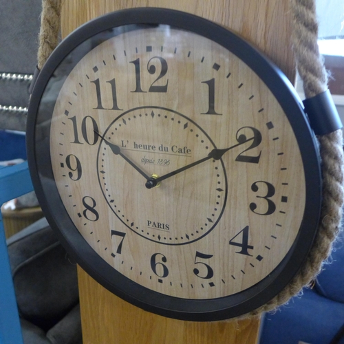 1411 - A hanging rope metal clock (CL218614)   *