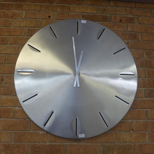 1589 - A chrome minimalist wall clock