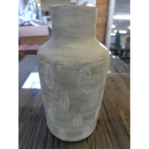 1306 - A fern textured stone grey stoneware vase, H 31 cms (70-61420)   #
