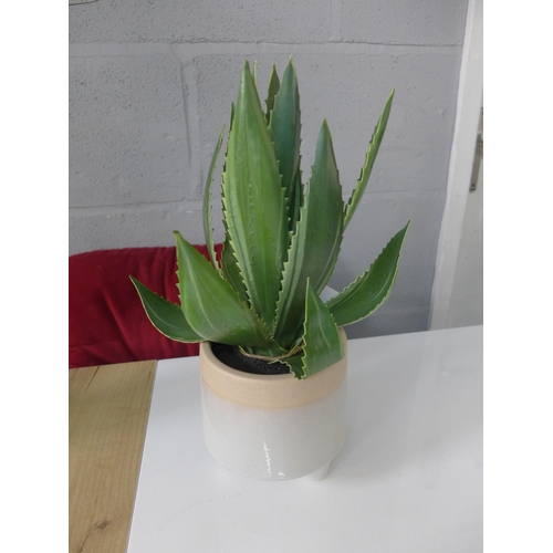 1322 - An artificial Aloe Vera plant in a white pot, H 36cms (63734811)   #