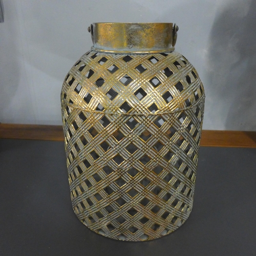 1330 - A Beth weave effect verdigris finish lantern H 30cm (368306015)