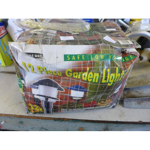 2037 - 12 pcs garden light set