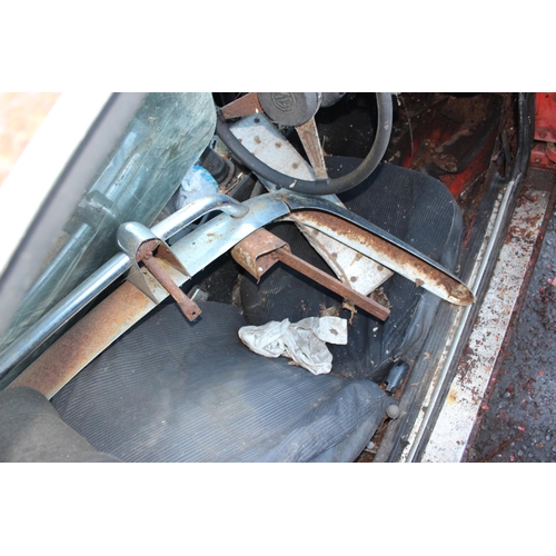 0b - Barn Find! 1970's rubber bumper MGB GT, ideal parts car for a restoration project. The engine is par... 