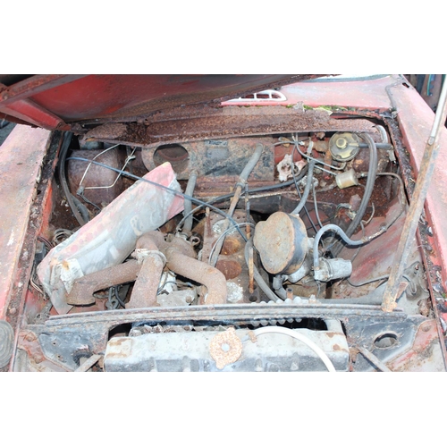 0b - Barn Find! 1970's rubber bumper MGB GT, ideal parts car for a restoration project. The engine is par... 