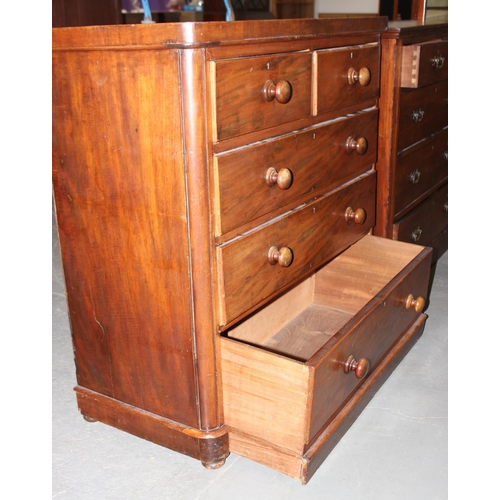 16 - Victorian 2/3 mahogany chest of drawers with bun handles
