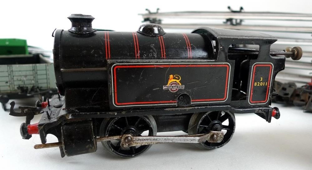 A Hornby Meccano Ltd O Gauge Tinplate Clockwork Train Set Comprising