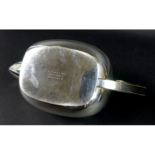 38 - A George V silver three piece tea service, London shape, comprising teapot, twin handled sugar bowl,... 