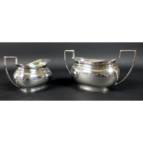 38 - A George V silver three piece tea service, London shape, comprising teapot, twin handled sugar bowl,... 