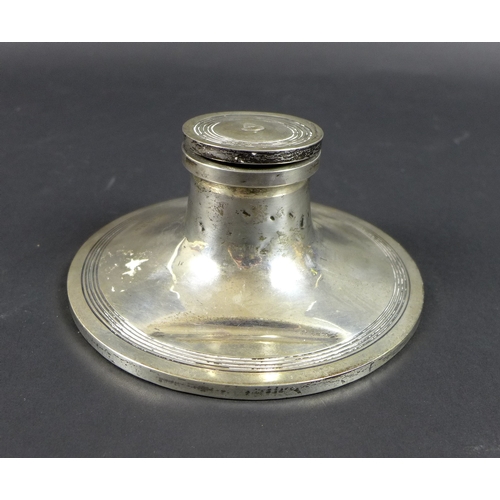 13 - A George V silver inkwell, Birmingham 1938, with acorn engraved upon its lid, makers marks rubbed, 1... 