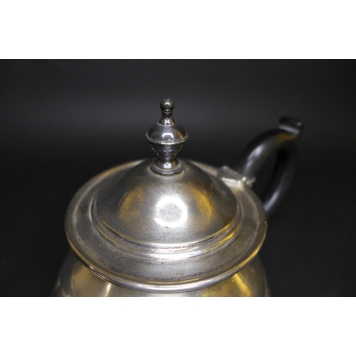 39 - A George V Irish silver tea pot, of compressed baluster form, with plain banding, the hinged cover w... 