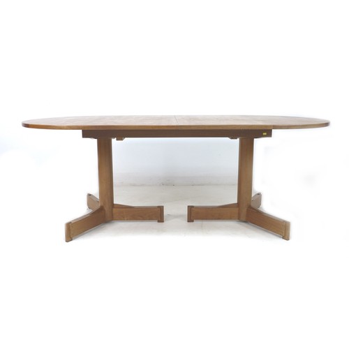 189 - A British teak extending dining table, Robert Heritage for Archie Shine, circa 1960, with D ends, dr... 