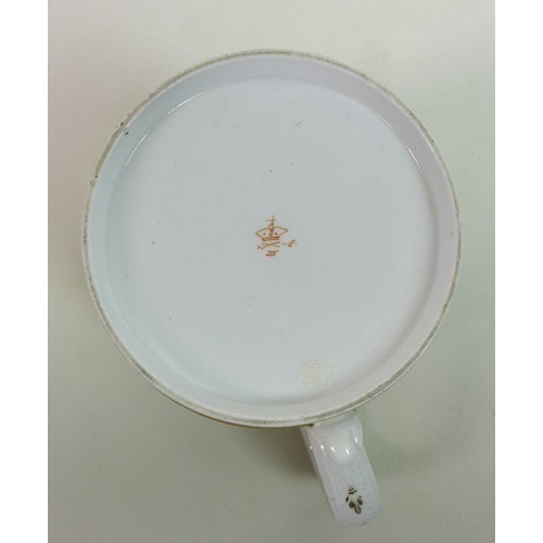 43 - An early 19th century Derby porcelain tankard, decorated with a reserve of trees by a flowing river ... 