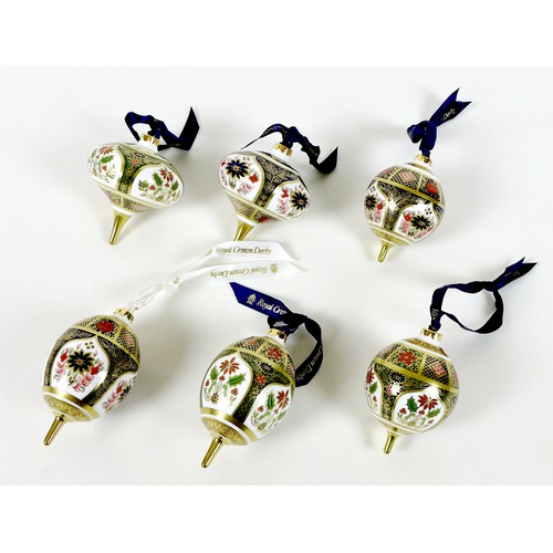 94 - A group of six Royal Crown Derby Christmas decorations, comprising 'Imari Holiday Droplet Bauble', b... 