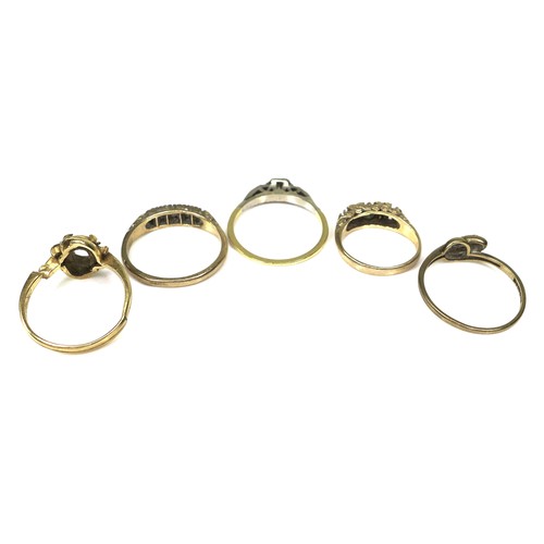312 - A group of five gold rings, comprising an 18ct gold bi-colour solitaire ring with a brilliant cut di... 