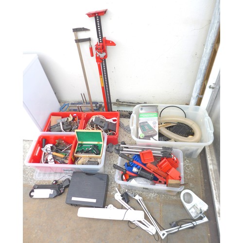 Six boxes of tools, a large jack, mitre saw, portable gas st... Barnebys